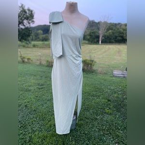 Pretty garden formal one shoulder long no sleeve light sage green new with tags